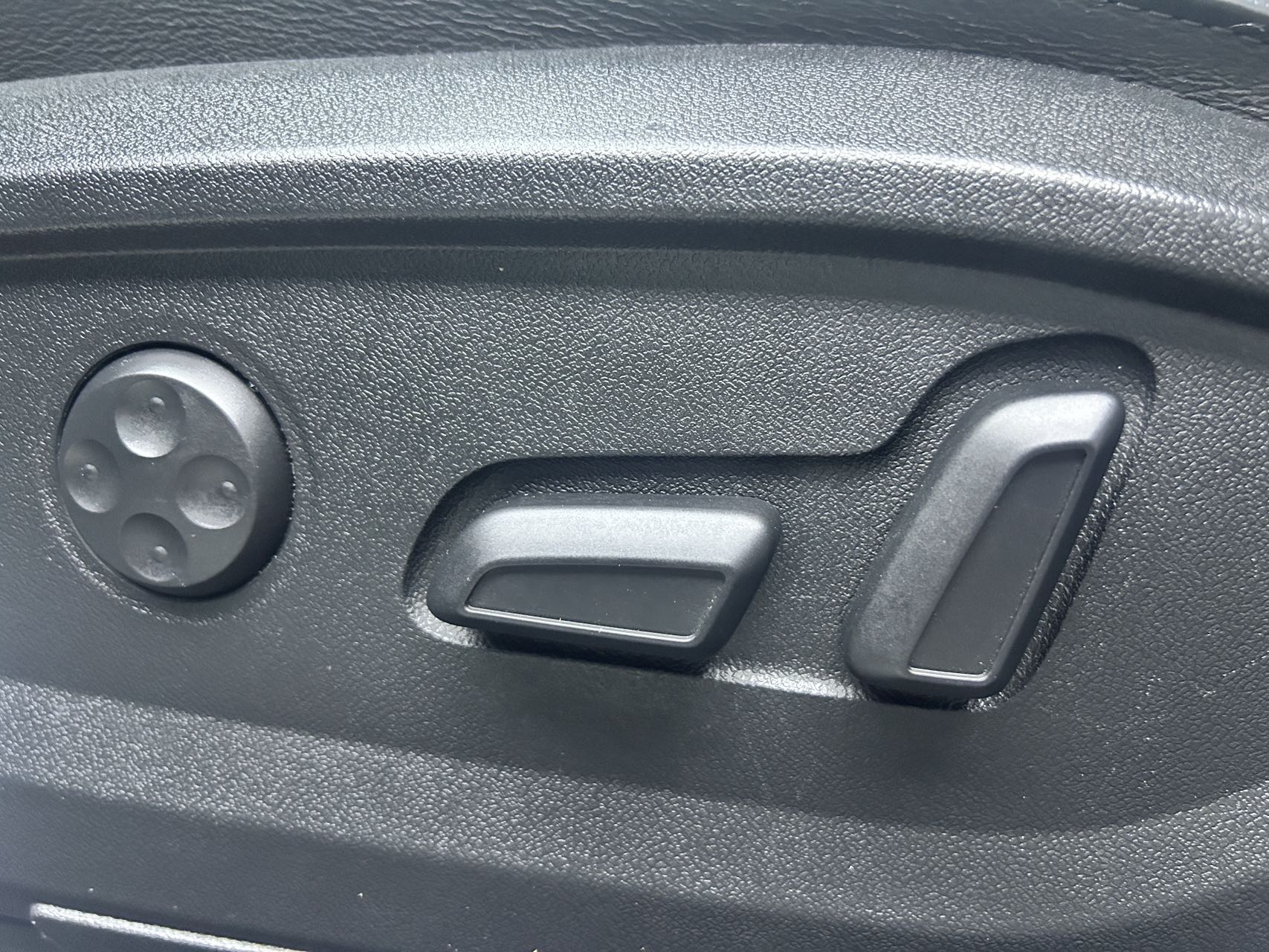 2022款 奥迪 Q2L 1.4TFSI 35TFSI 时尚致雅型