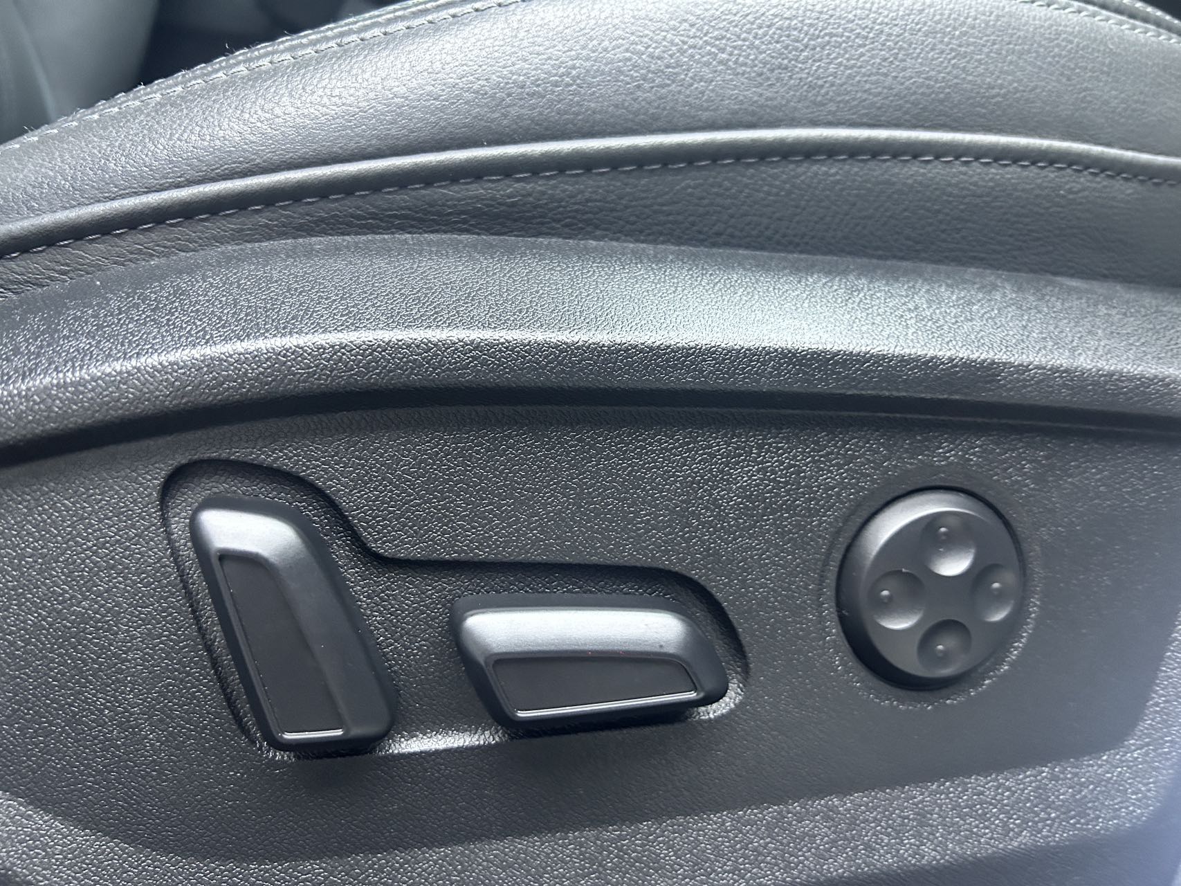 2022款 奥迪 Q2L 1.4TFSI 35TFSI 时尚致雅型