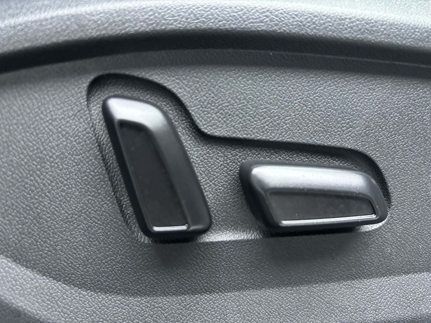 2022款 奥迪 Q2L 35 TFSI 豪华致雅