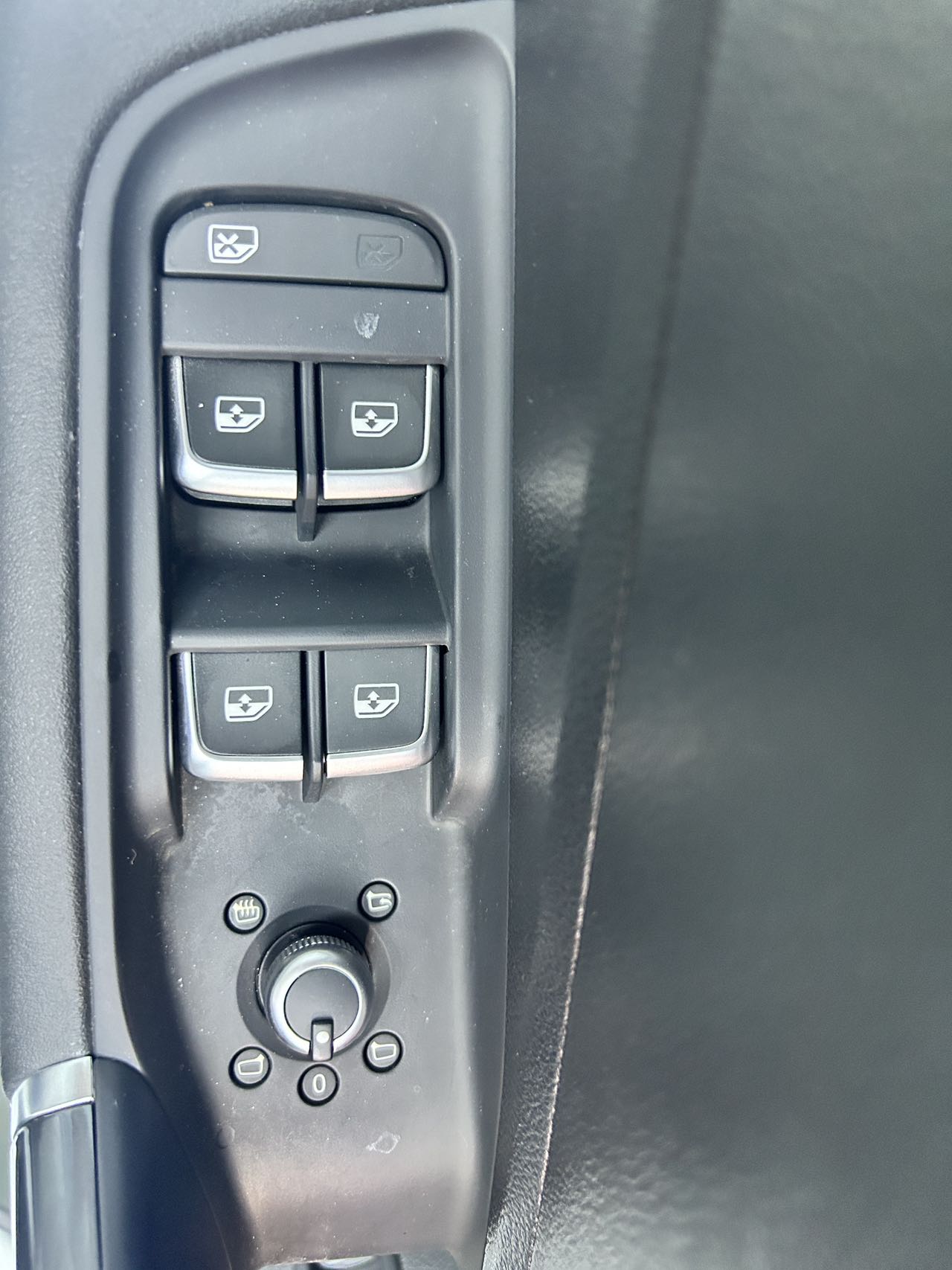 2022款 奥迪 Q2L 35 TFSI 豪华致雅