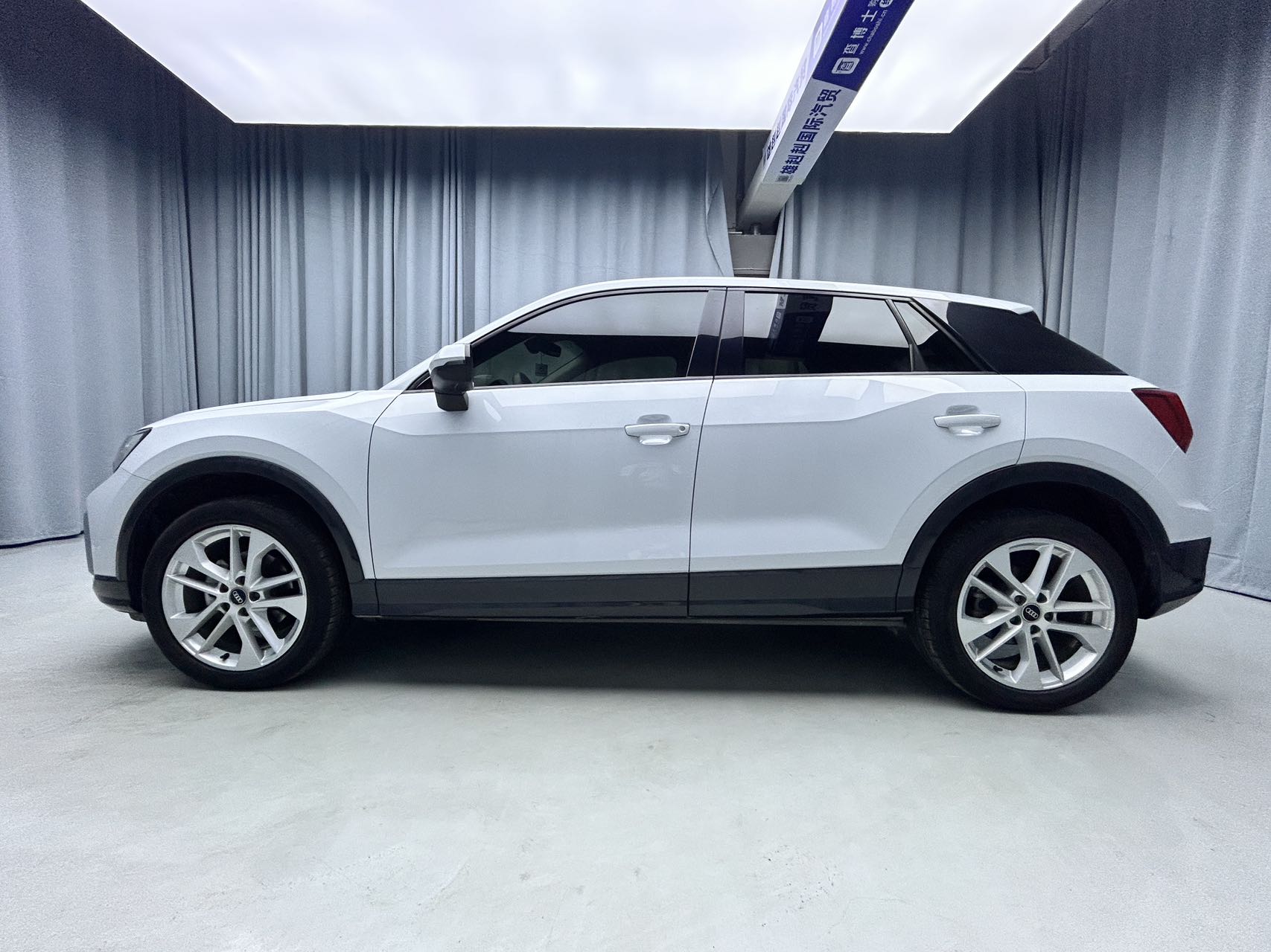 2022款 奥迪 Q2L 35 TFSI 豪华致雅