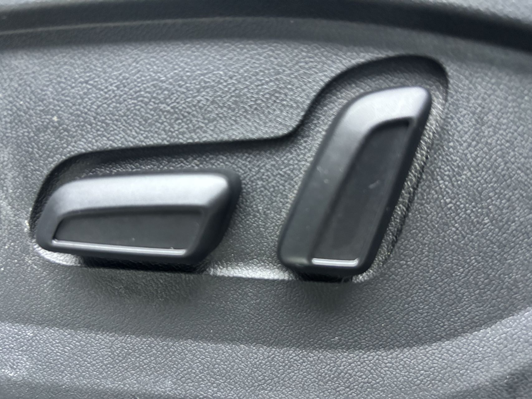 2022款 奥迪 Q2L 35 TFSI 豪华致雅